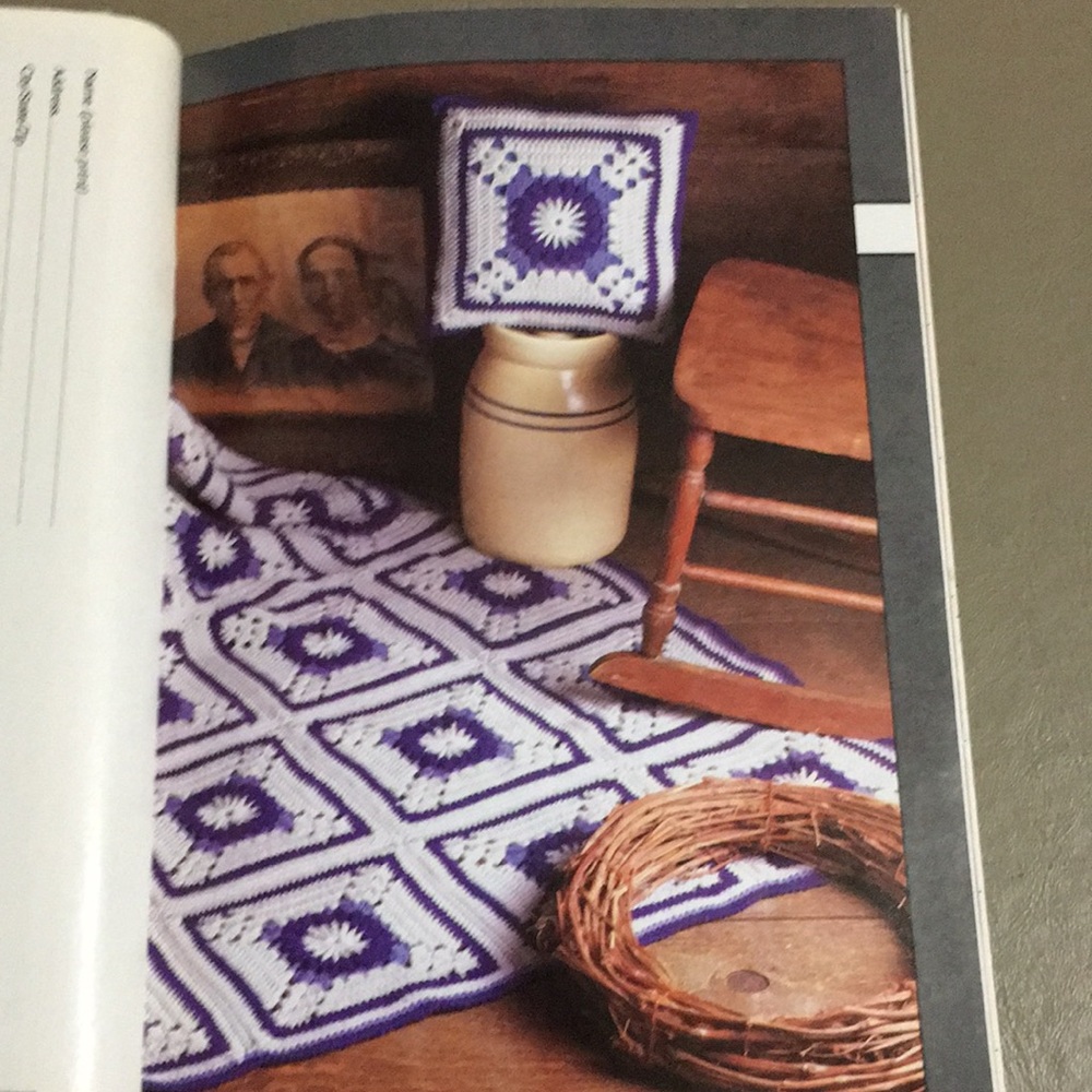 3 Vintage Crochet pattern books - Picture 11 of 11